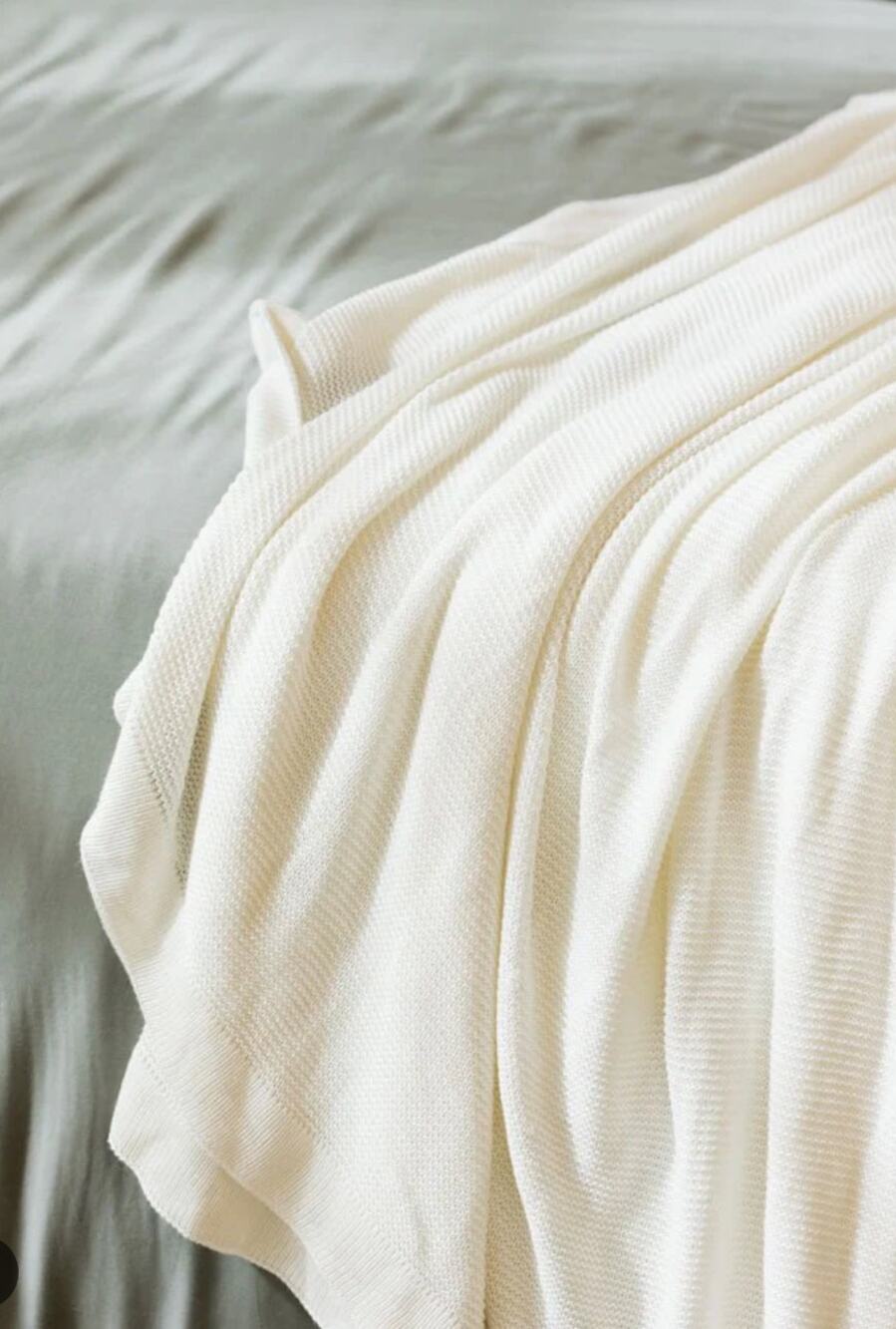 NWT Cozy earth cloud knit throw white w/ bag $175